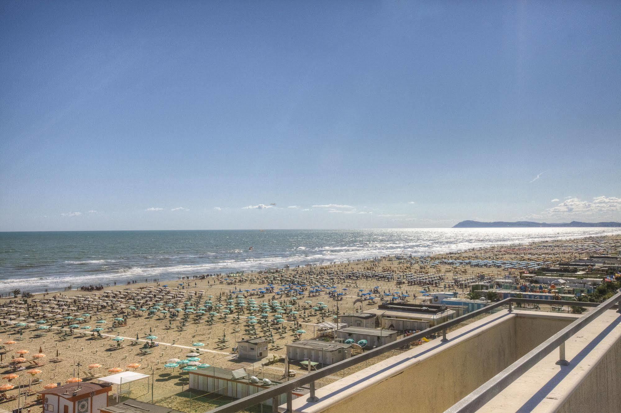 Hotel San Francisco Spiaggia Rimini Exterior photo